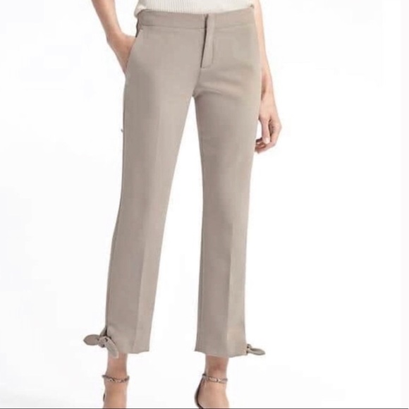 Banana Republic Pants - Banana Republic Avery Fit Pants Tie Hem 14 Khaki